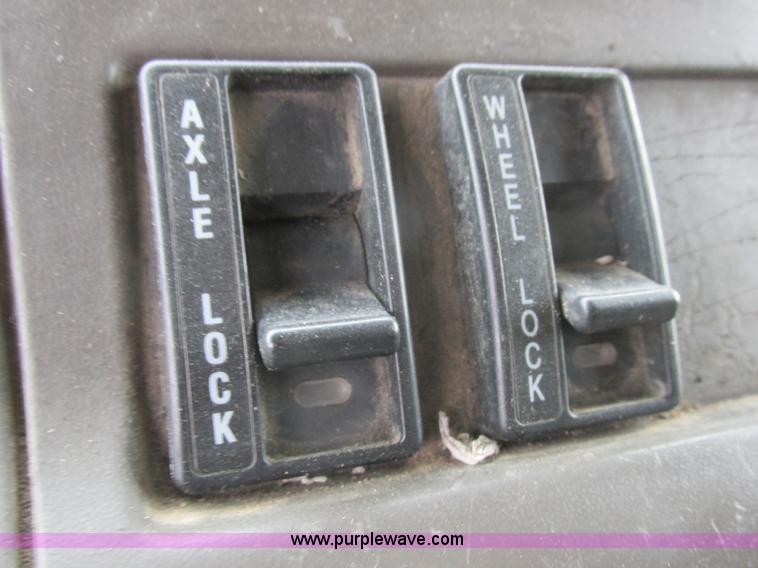 image for item L7198 2001 Sterling L9500 dump truck