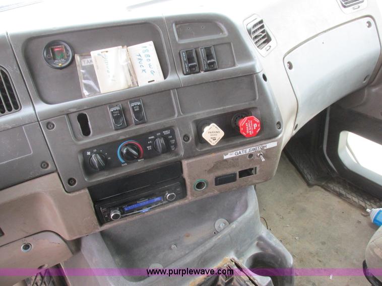 image for item L7198 2001 Sterling L9500 dump truck