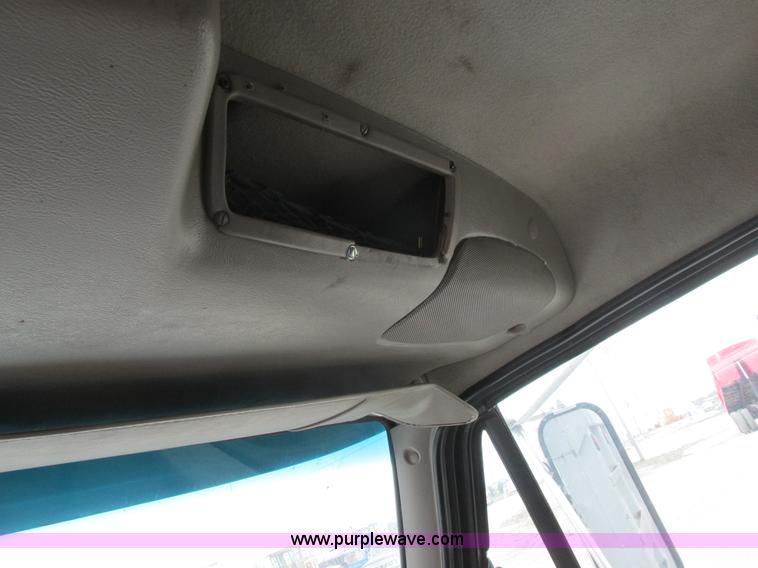 image for item L7198 2001 Sterling L9500 dump truck