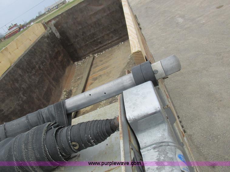 image for item L7198 2001 Sterling L9500 dump truck