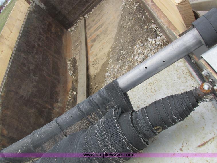 image for item L7198 2001 Sterling L9500 dump truck