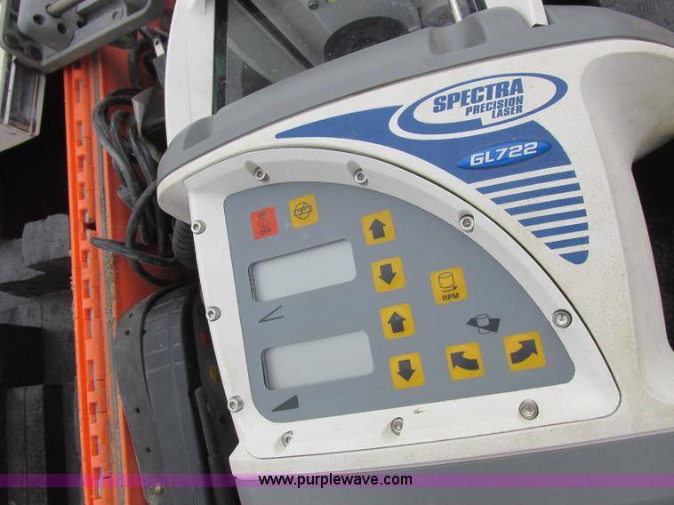 image for item L7199 2005 Somero Copperhead XD laser screed