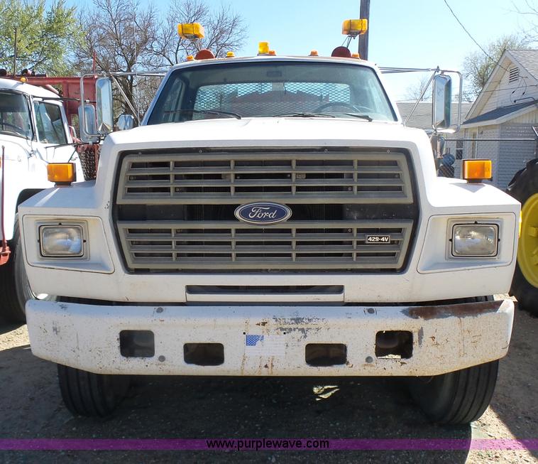 image for item L7404 1990 Ford F800 asphalt patch truck