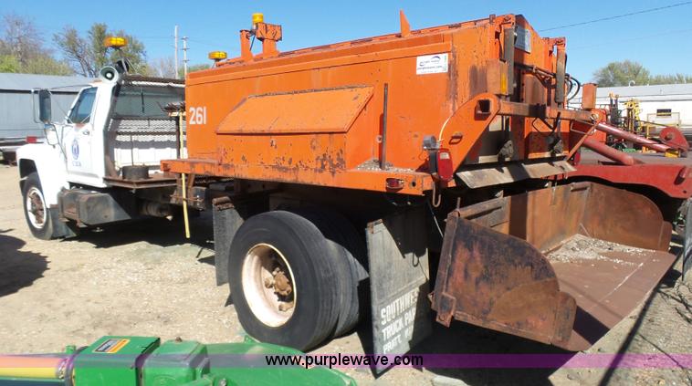 image for item L7404 1990 Ford F800 asphalt patch truck