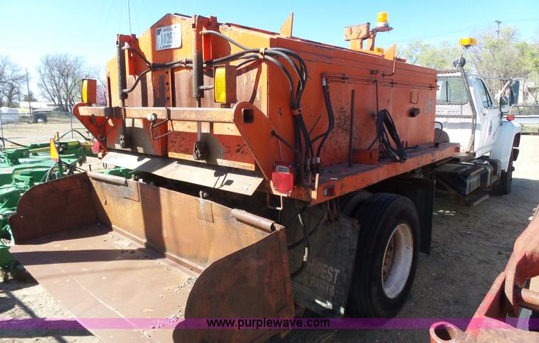 image for item L7404 1990 Ford F800 asphalt patch truck