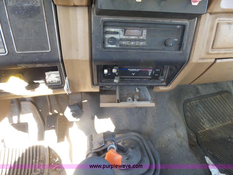 image for item L7404 1990 Ford F800 asphalt patch truck