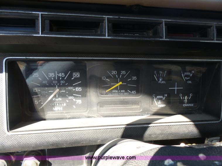 image for item L7404 1990 Ford F800 asphalt patch truck