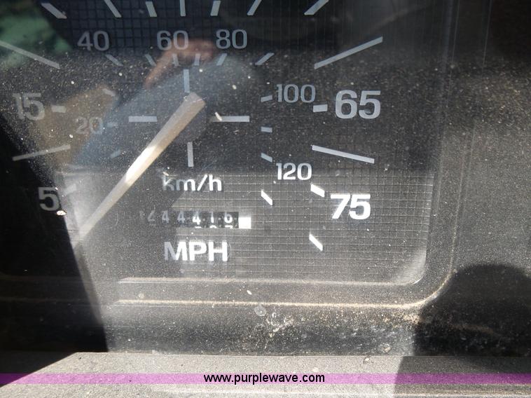 image for item L7404 1990 Ford F800 asphalt patch truck