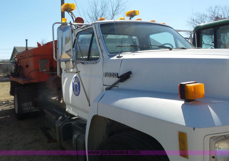 image for item L7404 1990 Ford F800 asphalt patch truck