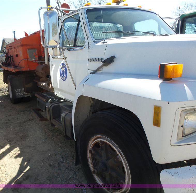 image for item L7404 1990 Ford F800 asphalt patch truck