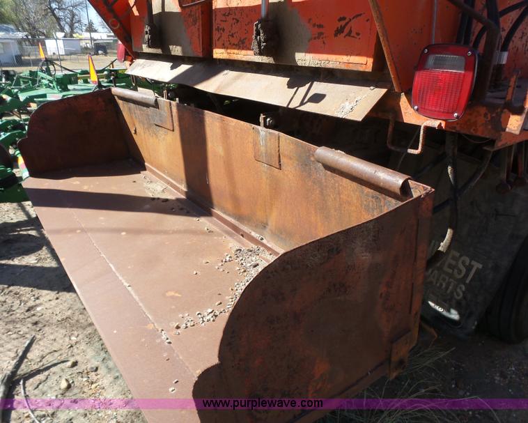 image for item L7404 1990 Ford F800 asphalt patch truck