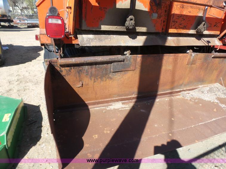 image for item L7404 1990 Ford F800 asphalt patch truck