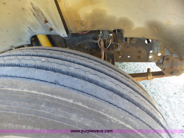 image for item L7404 1990 Ford F800 asphalt patch truck