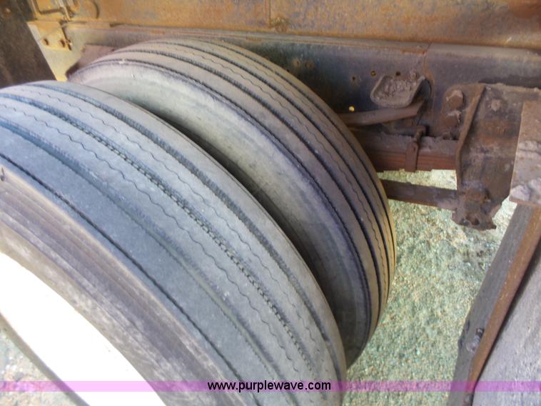 image for item L7404 1990 Ford F800 asphalt patch truck