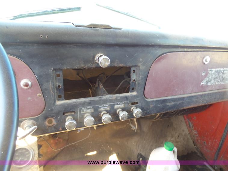 image for item L7405 1976 International Loadstar flatbed truck