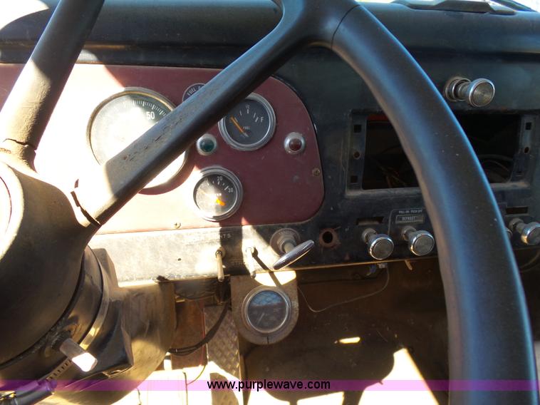 image for item L7405 1976 International Loadstar flatbed truck