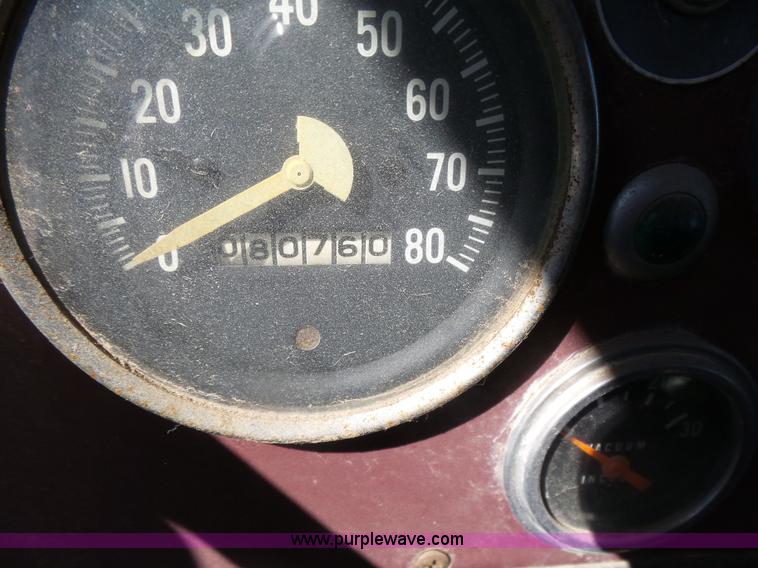 image for item L7405 1976 International Loadstar flatbed truck