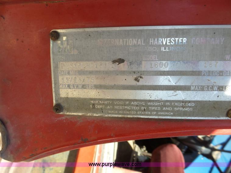 image for item L7405 1976 International Loadstar flatbed truck