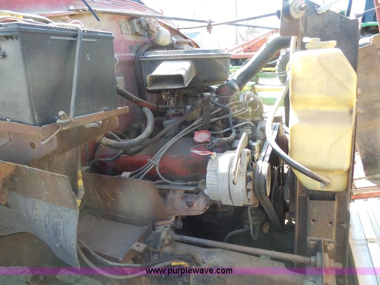 image for item L7405 1976 International Loadstar flatbed truck