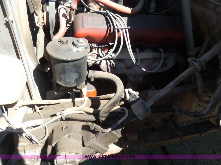 image for item L7405 1976 International Loadstar flatbed truck