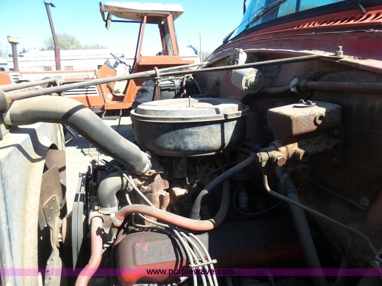 image for item L7405 1976 International Loadstar flatbed truck