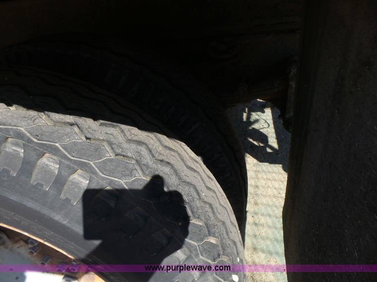 image for item L7405 1976 International Loadstar flatbed truck