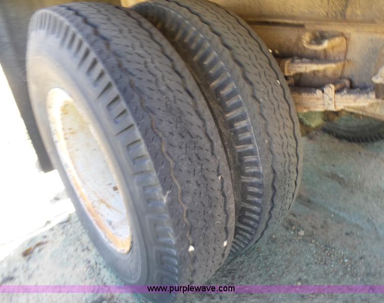 image for item L7405 1976 International Loadstar flatbed truck