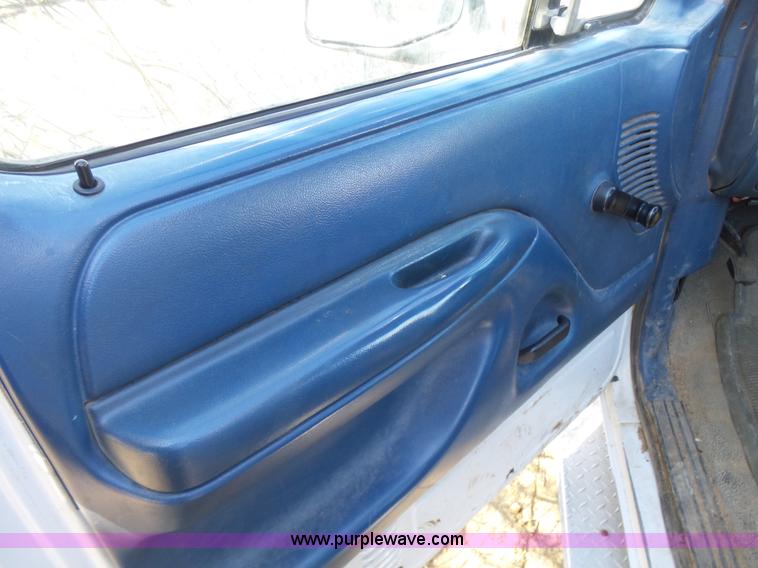 image for item L7406 1996 Ford F250 pickup truck