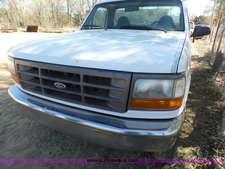 image for item L7406 1996 Ford F250 pickup truck