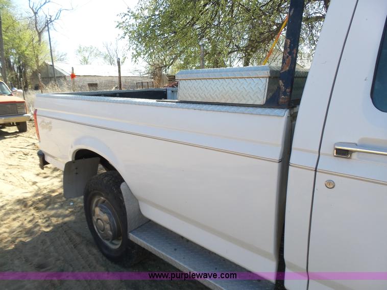 image for item L7406 1996 Ford F250 pickup truck