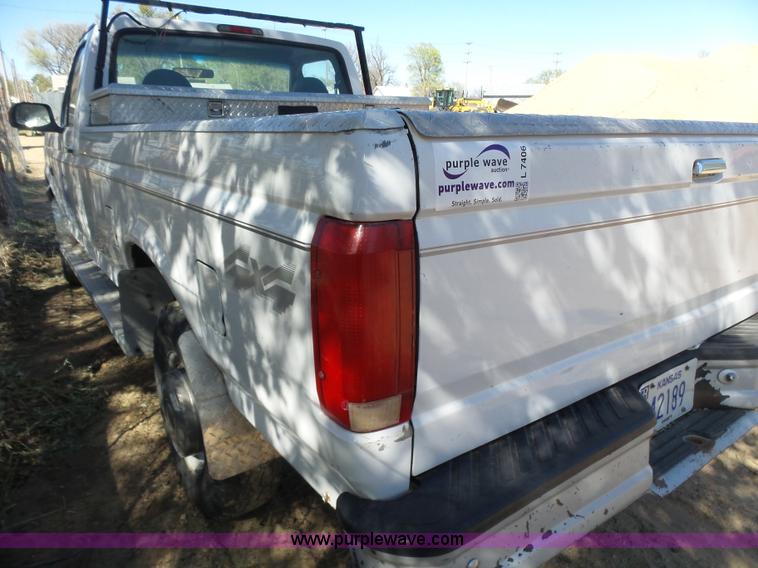 image for item L7406 1996 Ford F250 pickup truck