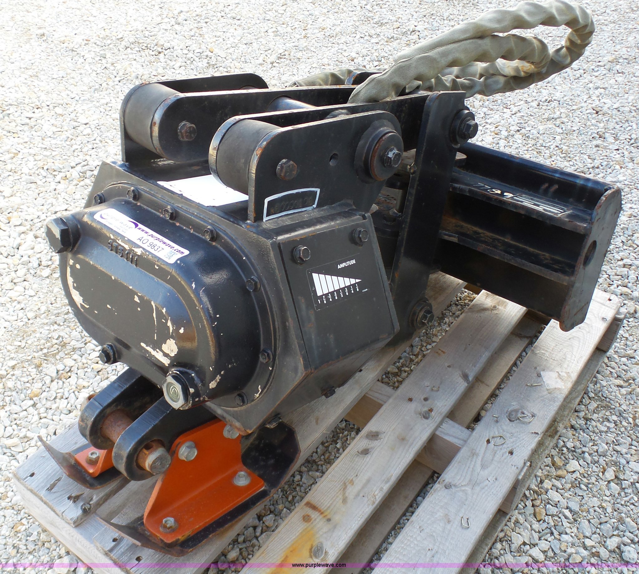 2006 Ditch Witch skid steer vibratory plow attachment in Clinton, IL
