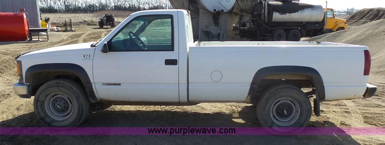image for item AL9210 2000 Chevrolet C2500 pickup truck
