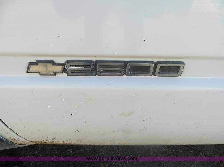 image for item AL9210 2000 Chevrolet C2500 pickup truck