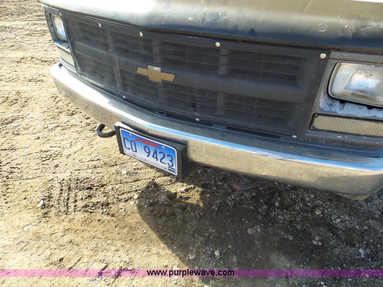 image for item AL9210 2000 Chevrolet C2500 pickup truck