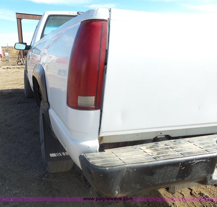 image for item AL9210 2000 Chevrolet C2500 pickup truck