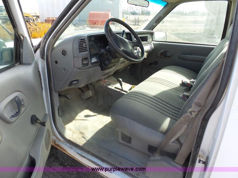 image for item AL9210 2000 Chevrolet C2500 pickup truck