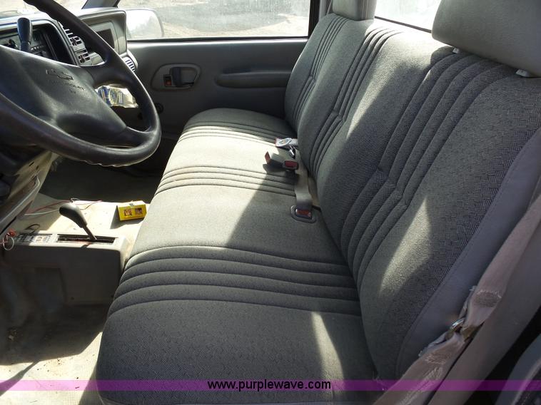 image for item AL9210 2000 Chevrolet C2500 pickup truck