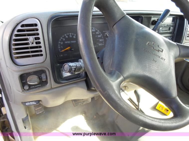 image for item AL9210 2000 Chevrolet C2500 pickup truck