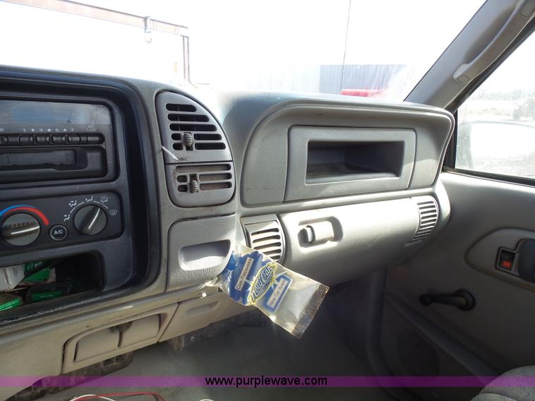 image for item AL9210 2000 Chevrolet C2500 pickup truck