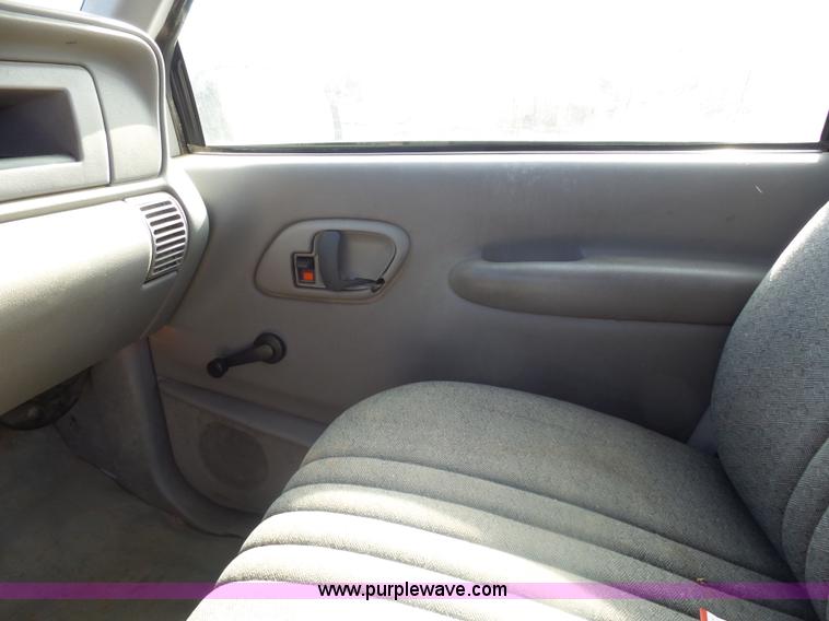 image for item AL9210 2000 Chevrolet C2500 pickup truck