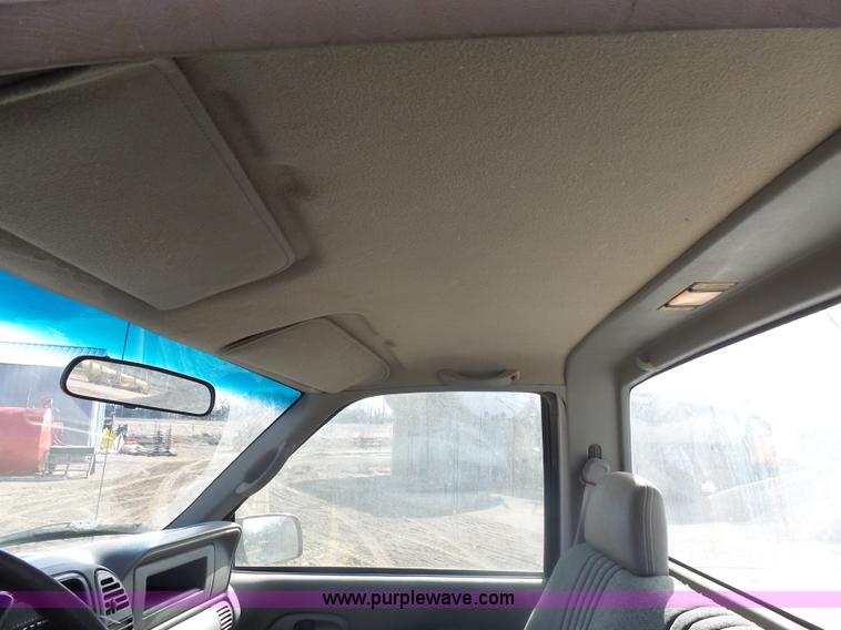 image for item AL9210 2000 Chevrolet C2500 pickup truck