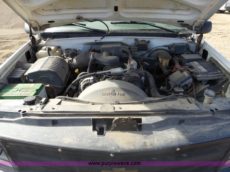 image for item AL9210 2000 Chevrolet C2500 pickup truck