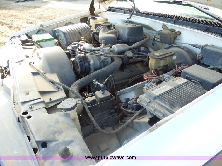 image for item AL9210 2000 Chevrolet C2500 pickup truck