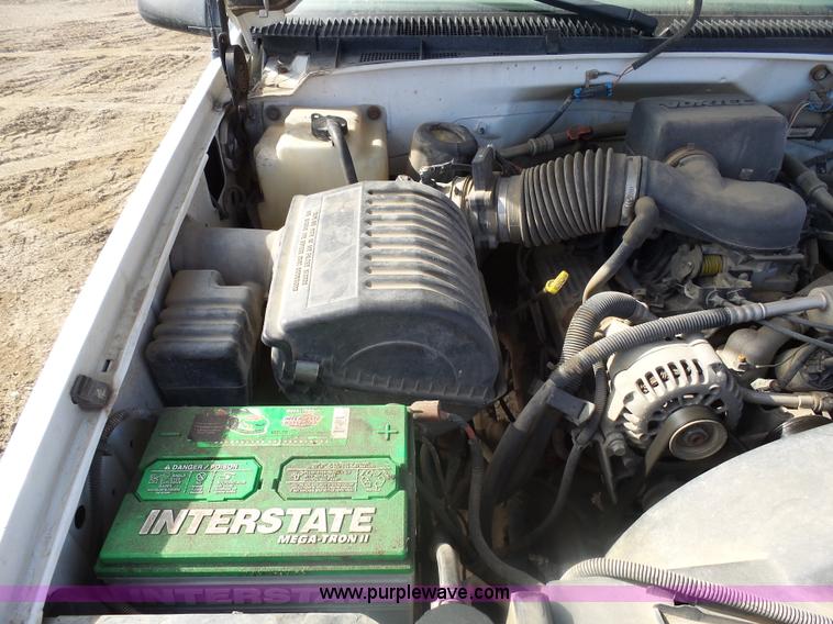 image for item AL9210 2000 Chevrolet C2500 pickup truck