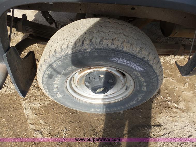 image for item AL9210 2000 Chevrolet C2500 pickup truck