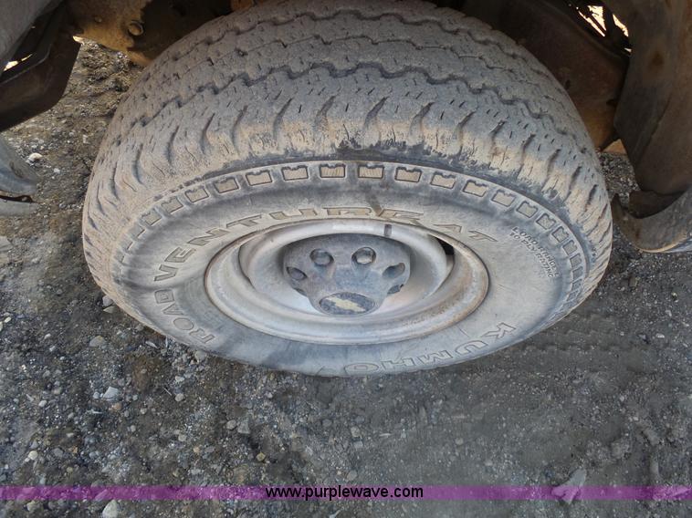 image for item AL9210 2000 Chevrolet C2500 pickup truck