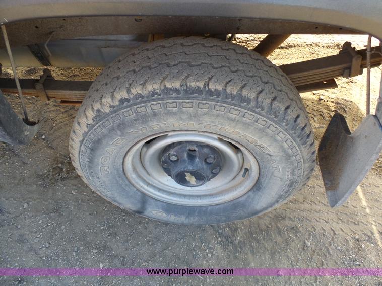 image for item AL9210 2000 Chevrolet C2500 pickup truck