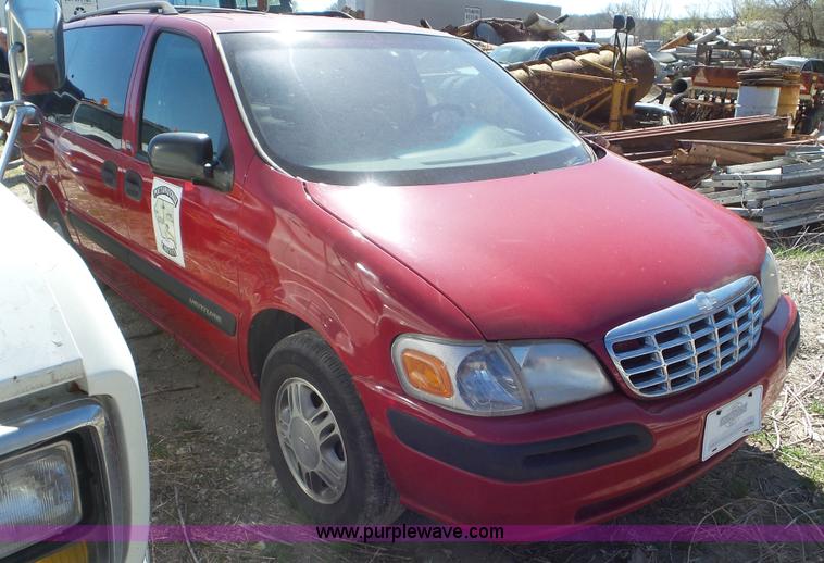 image for item AV9766 2000 Chevrolet Venture Extended van