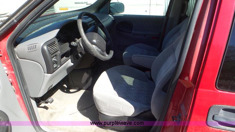 image for item AV9766 2000 Chevrolet Venture Extended van